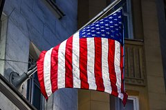 Объяснено появление флага США на новогоднем плакате в российском городе