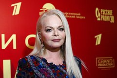 Оставившие певицу Долину без квартиры мошенники получили сроки