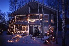 Россиян предупредили о штрафах за опасное крепление гирлянд